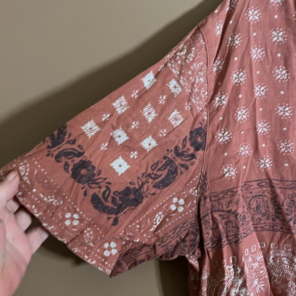 Linen blend button down vacation shirt. B6 - Picture 5 of 6